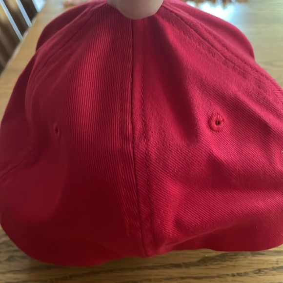 Flex fit adult baseball style hat/cap L-XL-NEW red w/skull embroidered artwork - Picture 3 of 12